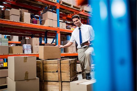 simsearch:693-03315348,k - Warehouse manager with boxes and clipboard Foto de stock - Sin royalties Premium, Código: 6109-08581532