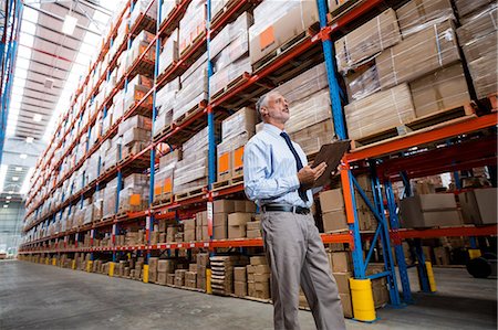 simsearch:400-04283915,k - Warehouse manager looking up and taking notes Stock Photo - Premium Royalty-Free, Code: 6109-08581634