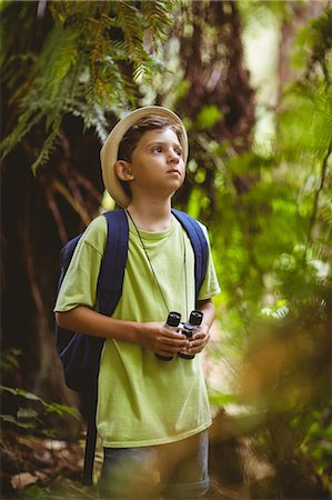 Young boy holding binoculars Stock Photo - Premium Royalty-Free, Code: 6109-08581895