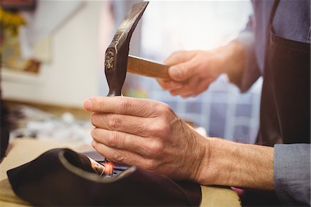 simsearch:6109-08582278,k - Side view of cobbler making a shoe with a hammer Stock Photo - Premium Royalty-Free, Code: 6109-08582183