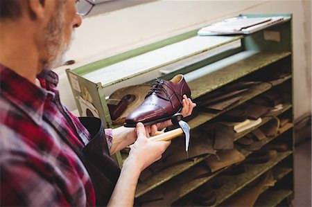 simsearch:6109-08582278,k - Rear view of cobbler making a shoe Stock Photo - Premium Royalty-Free, Code: 6109-08582131