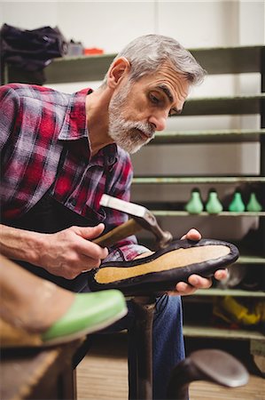 simsearch:6109-08582278,k - Side view of cobbler hammering on the sole of a shoe Stock Photo - Premium Royalty-Free, Code: 6109-08582287