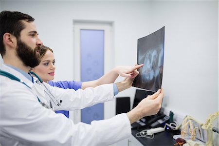 simsearch:6109-08537861,k - Vets discussing x-ray of dog Stock Photo - Premium Royalty-Free, Code: 6109-08537898