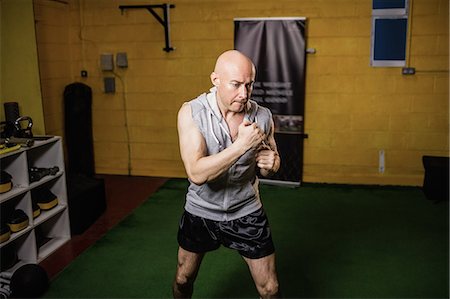 simsearch:400-03984387,k - Thai boxer practicing boxing in the fitness studio Stock Photo - Premium Royalty-Free, Code: 6109-08765052