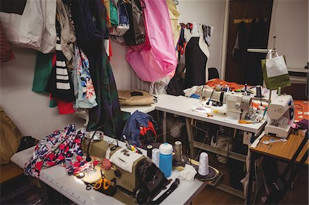 simsearch:6109-08701535,k - Machines in the sewing area in the studio Stock Photo - Premium Royalty-Free, Code: 6109-08701559