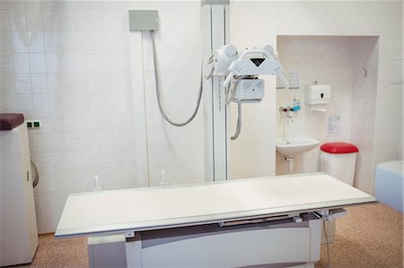 empty inside of hospital rooms - X-ray machine in an empty room at the hospital Stock Photo - Premium Royalty-Free, Code: 6109-08720361