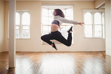 simsearch:6109-08802676,k - Pretty woman practising hip hop dance in studio Stock Photo - Premium Royalty-Free, Code: 6109-08802671