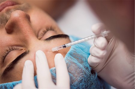 simsearch:6109-08804015,k - Man receiving botox injection on his forehead at clinic Stock Photo - Premium Royalty-Free, Code: 6109-08803825