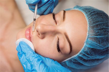simsearch:6109-08804015,k - Close-up of female patient receiving an injection on her face in clinic Stock Photo - Premium Royalty-Free, Code: 6109-08804047