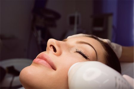 simsearch:6109-08804015,k - Dermatologist giving facial massage to patient through sonic lifting in clinic Stock Photo - Premium Royalty-Free, Code: 6109-08804045