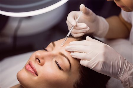 simsearch:6109-08804015,k - Female patient receiving an injection on her face in clinic Stock Photo - Premium Royalty-Free, Code: 6109-08804030