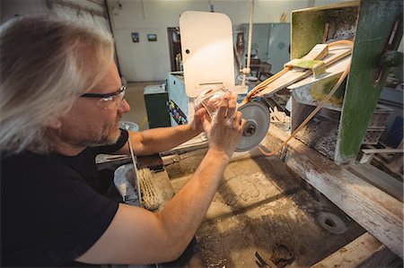 Glassblower polishing and grinding a glassware Stock Photo - Premium Royalty-Free, Code: 6109-08830275