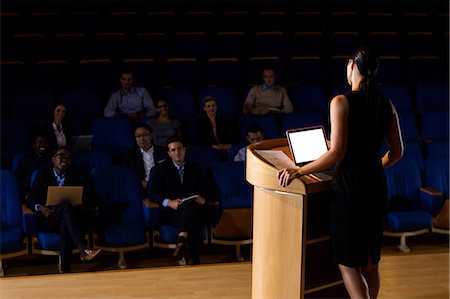 Female business executive giving a speech Photographie de stock - Premium Libres de Droits, Code: 6109-08830489