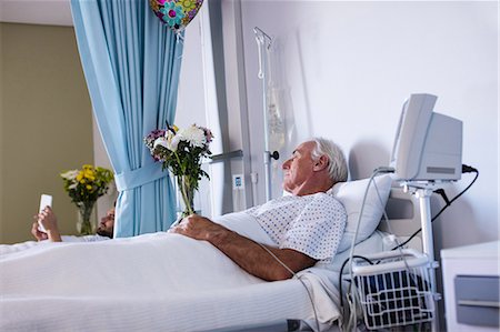 simsearch:6113-06908281,k - Male senior patient relaxing in the ward Stock Photo - Premium Royalty-Free, Code: 6109-08830543