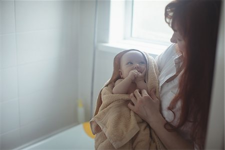 simsearch:400-04151135,k - Mother drying baby off with towel in bathroom Stock Photo - Premium Royalty-Free, Code: 6109-08945207