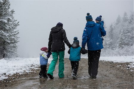 Full length rear view of family walking on road during winter Stock Photo - Premium Royalty-Free, Code: 6109-08945305