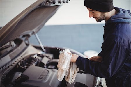 spare - Hand of mechanic servicing car with a tool Stock Photo - Premium Royalty-Free, Code: 6109-08952750