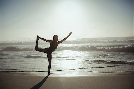 simsearch:6128-08825413,k - Woman performing yoga on beach Stock Photo - Premium Royalty-Free, Code: 6109-08952978