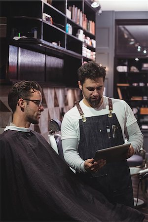 simsearch:693-06022101,k - Barber showing hairstyle to client on digital tablet in barber shop Stock Photo - Premium Royalty-Free, Code: 6109-08928829