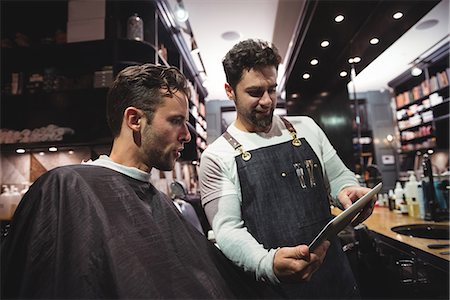 simsearch:693-06022101,k - Barber showing hairstyle to client on digital tablet in barber shop Stock Photo - Premium Royalty-Free, Code: 6109-08928830