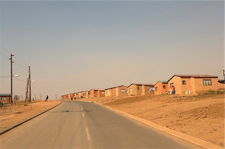 people in johannesburg - RDP houses, Johannesburg, Gauteng, South Africa Foto de stock - Sin royalties Premium, Código: 6110-07233611