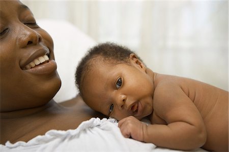 Mother and Infant, Soweto, Gauteng, South Africa Foto de stock - Sin royalties Premium, Código: 6110-09052747