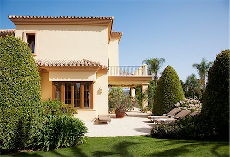 Luxury Spanish villa and patio Stock Photo - Premium Royalty-Free, Code: 6113-06498325