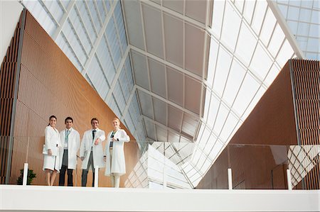 Portrait of smiling doctors at glass railing of balcony in modern building Stockbilder - Premium RF Lizenzfrei, Bildnummer: 6113-06498887