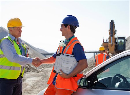 simsearch:6113-06625898,k - Worker and businessman shaking hands in quarry Photographie de stock - Premium Libres de Droits, Code: 6113-06625881