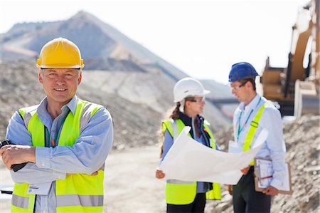 simsearch:6113-06625898,k - Businessman in hard hat smiling in quarry Photographie de stock - Premium Libres de Droits, Code: 6113-06625923