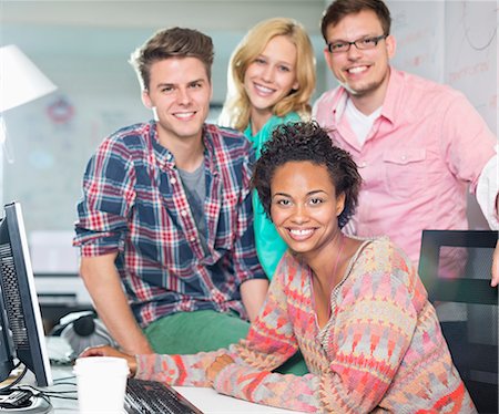 starting position - Business people smiling at desk Stock Photo - Premium Royalty-Free, Code: 6113-06626065