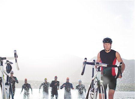 endurance - Triathletes emerging from water, Photographie de stock - Premium Libres de Droits, Code: 6113-06754040
