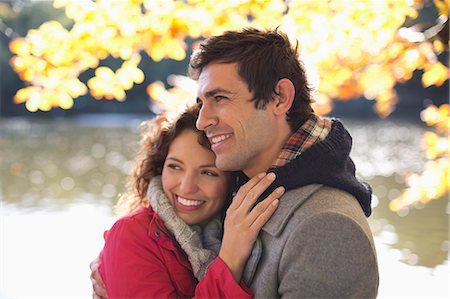 Couple smiling together in park Photographie de stock - Premium Libres de Droits, Code: 6113-06721200