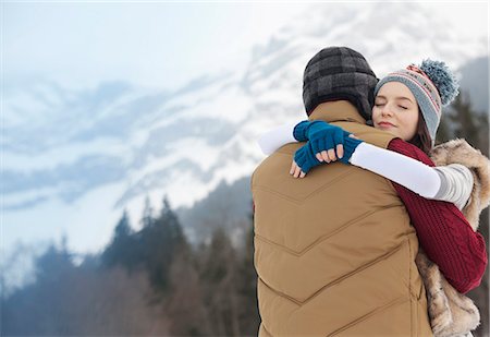 simsearch:6113-07790711,k - Serene couple hugging with mountains in background Photographie de stock - Premium Libres de Droits, Code: 6113-06899392