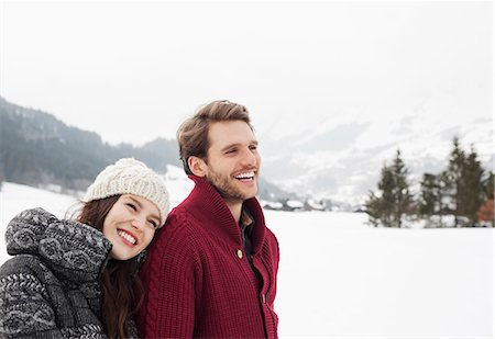 simsearch:6113-07790711,k - Happy couple in snowy field Photographie de stock - Premium Libres de Droits, Code: 6113-06899310