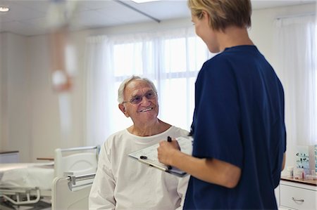 simsearch:6113-06908281,k - Nurse talking with older patient in hospital Stock Photo - Premium Royalty-Free, Code: 6113-06908188