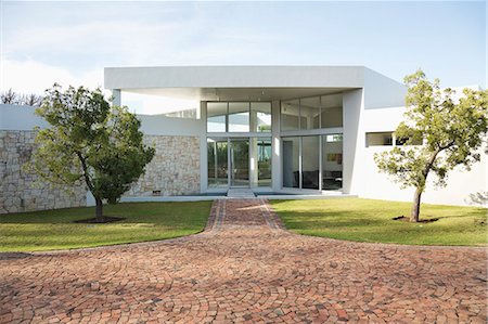 doors exterior - Stone walkway to modern house Stock Photo - Premium Royalty-Free, Code: 6113-06909032