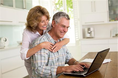 simsearch:6113-06753677,k - Senior couple using laptop in kitchen Stock Photo - Premium Royalty-Free, Code: 6113-07146936