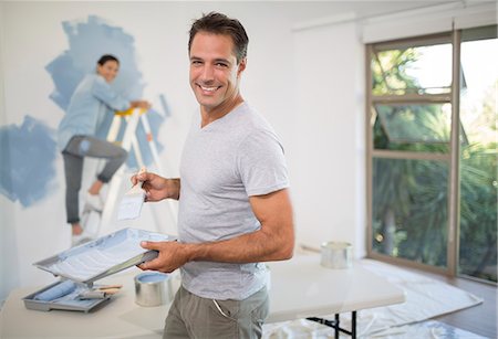 paint - Couple painting wall blue Foto de stock - Sin royalties Premium, Código: 6113-07147190