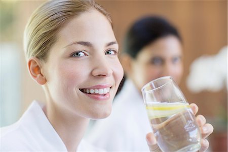 drinking water glass - Woman drinking glass of water Foto de stock - Sin royalties Premium, Código: 6113-07147362