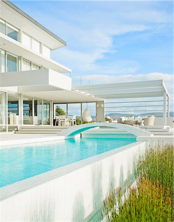 simsearch:6113-07147822,k - Swimming pool and modern house Photographie de stock - Premium Libres de Droits, Code: 6113-07147823