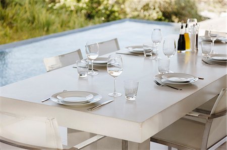 Set table on modern patio Foto de stock - Sin royalties Premium, Código: 6113-07159848