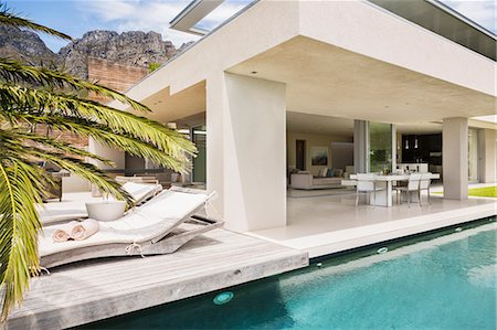 simsearch:6113-07147822,k - Swimming pool and patio of modern house Photographie de stock - Premium Libres de Droits, Code: 6113-07159809