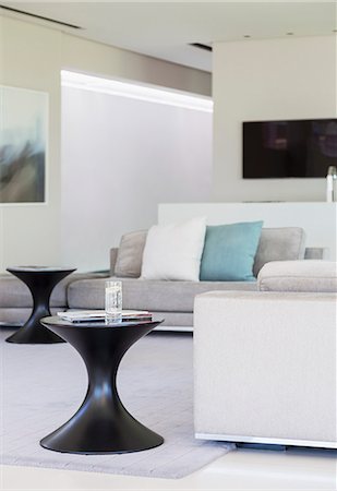 simsearch:6113-06898734,k - Modern living room Photographie de stock - Premium Libres de Droits, Code: 6113-07159826