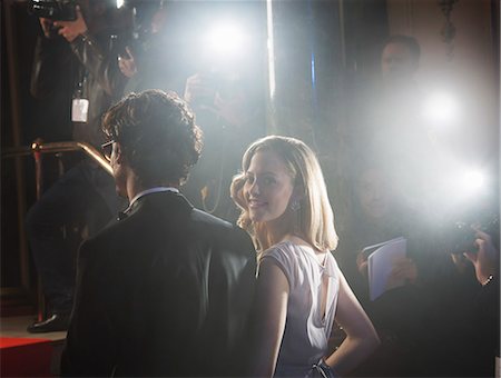 Paparazzi photographing celebrity couple at red carpet event Photographie de stock - Premium Libres de Droits, Code: 6113-07159999