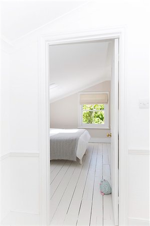 Doorway to whitewashed bedroom Stock Photo - Premium Royalty-Free, Code: 6113-07160718