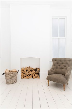Firewood and armchair in living room Stockbilder - Premium RF Lizenzfrei, Bildnummer: 6113-07160733