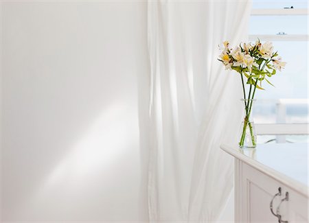 sunny day not people - Vase of flowers on desk in white room Stock Photo - Premium Royalty-Free, Code: 6113-07160829