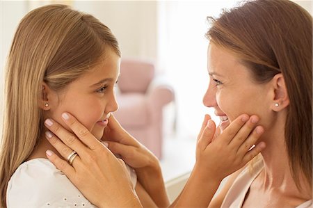 Mother and daughter touching faces Photographie de stock - Premium Libres de Droits, Code: 6113-07242052