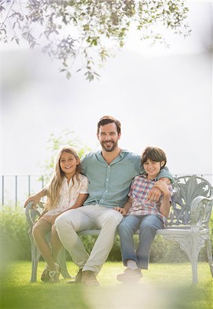 summer family backyard - Father and children relaxing on park bench Stock Photo - Premium Royalty-Free, Code: 6113-07242110